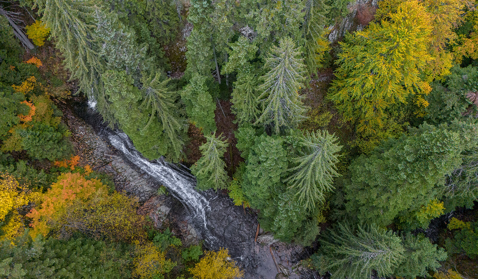 Водопад "Каскадите"